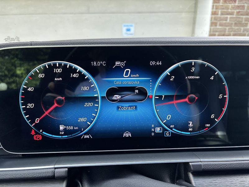 Mercedes-Benz GLE (2023) 400d 4MATIC 9GTRONIC AMG Paket - fotka 76 z 166