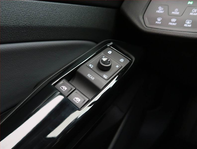 Volkswagen ID.5 (2022) Pro Perf. (82 kWh), SoH 94% - fotka 18 z 24
