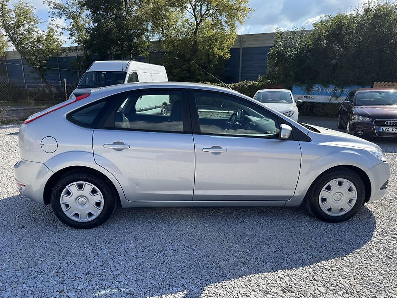 Ford Focus (2010) 1.6-16V,rezervace  - fotka 3 z 28