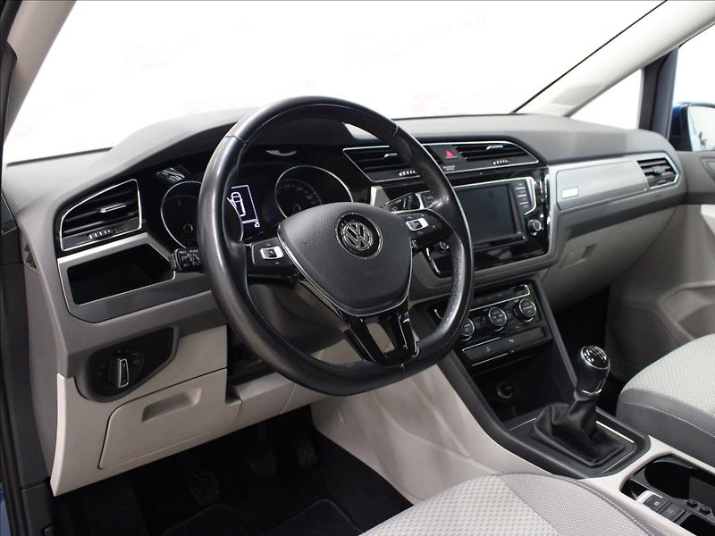 Volkswagen Touran 2,0 TDI 110KW LED 1.majitel - fotka 10 z 30