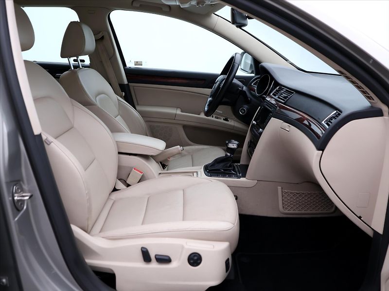 Škoda Superb 2,0 TDI 4x4 DSG Exclusive Kůže - fotka 13 z 34
