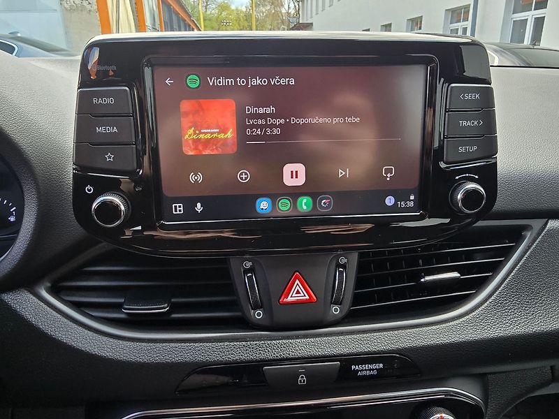 Hyundai i30 1.5i COMFORT LED KAMERA NAVI - fotka 31 z 41