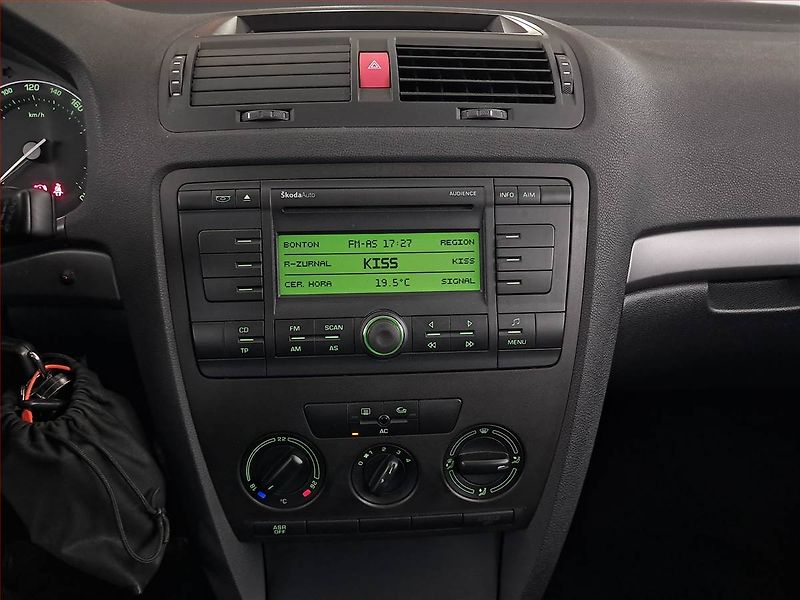 Škoda Octavia (2007) 1.9 TDI, Serv.kniha - fotka 12 z 16