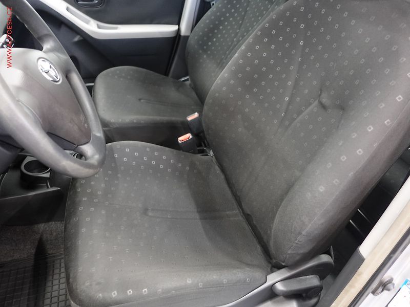 Toyota Yaris (2007) 1.1VVT-i, ČR, AC - fotka 9 z 17
