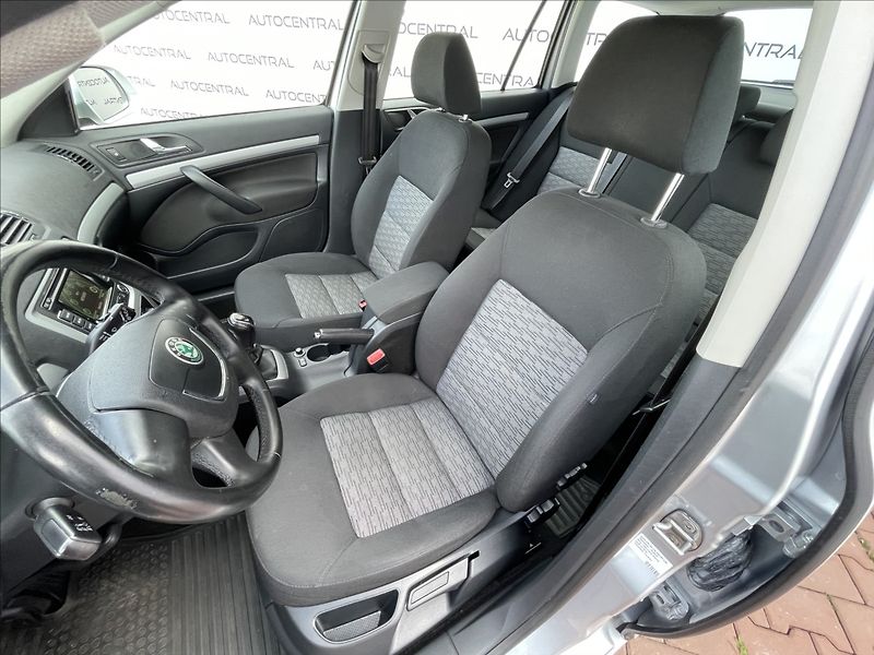 Škoda Octavia 1,4 Tsi Family 90kw , Navi , s - fotka 11 z 22