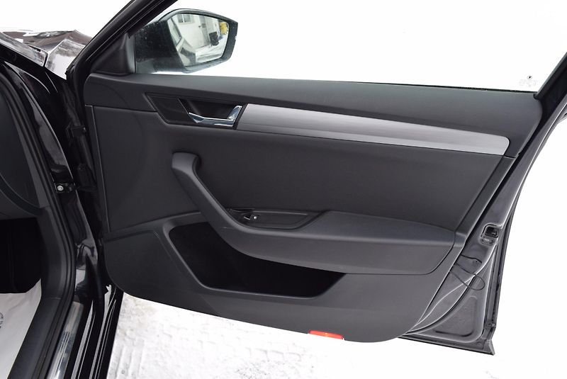 Škoda Superb (2017) 1.4TSI 92kwSTYLE XEN NAVI APP  - fotka 41 z 49