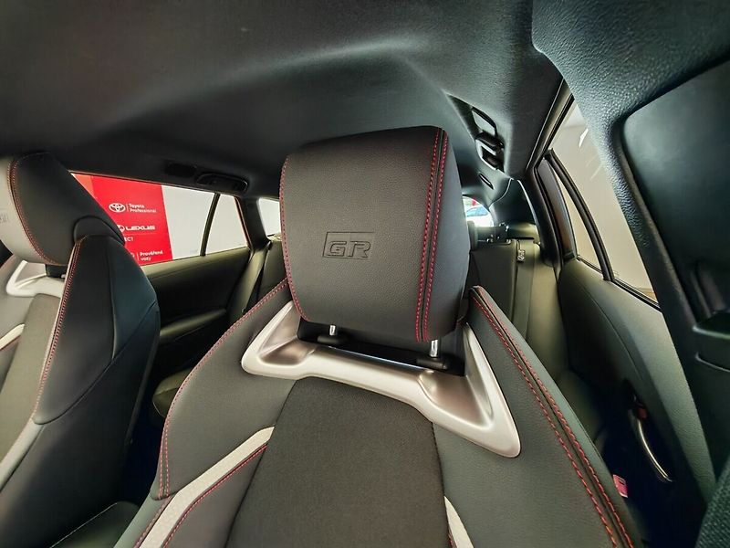 Toyota Corolla Touring sports, 1.8 Hybrid GR - fotka 12 z 36