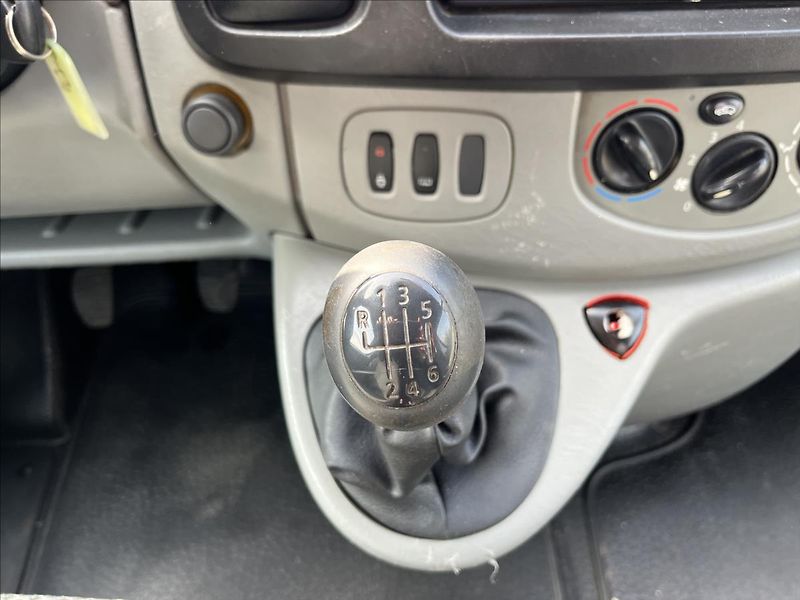 Renault Trafic 1.9 dCi 6.MÍST STK 11/2027 - fotka 16 z 26