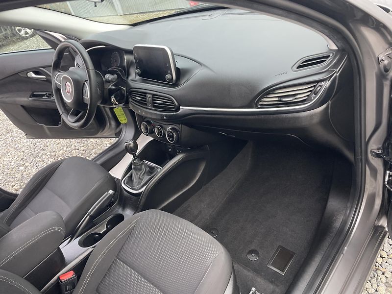 Fiat Tipo 1.4Ti-JET 120PS LPG LOUNGE TOP - fotka 148 z 187