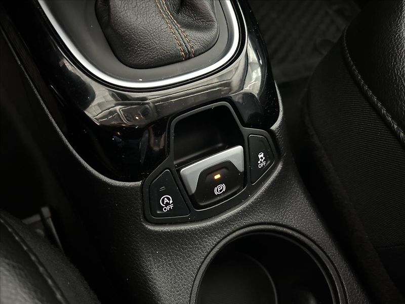 Jeep Compass 2,0   M-Jet 103kW,4x4 - fotka 22 z 26