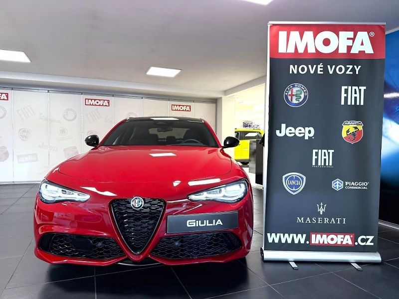 Alfa Romeo Giulia (2026) 2.0T 280k AT8 ZF Q4 4x4 Intens - fotka 2 z 25