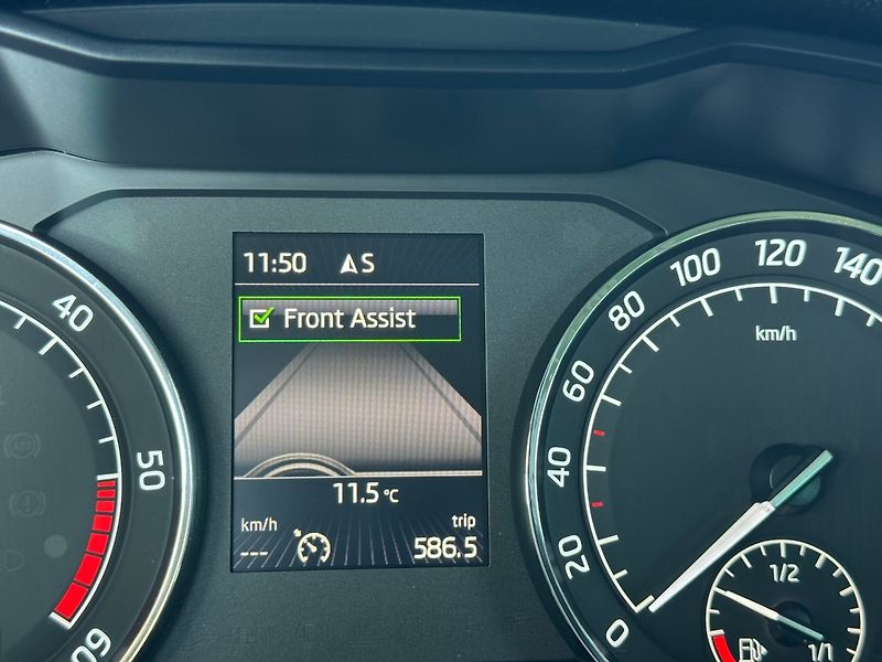 Škoda Superb (2015) 1.6TDi KAMERA,SMARTLINK, - fotka 13 z 15