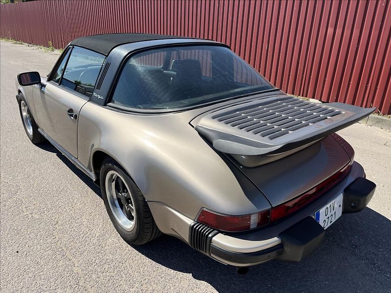 Porsche 911 3.0 SC HISTORICKÉ VOZIDLO - fotka 8 z 40