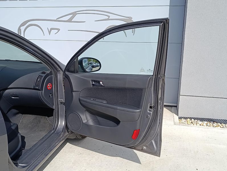 Hyundai i30 1.4 CVVT 80kW ČR  - fotka 28 z 31