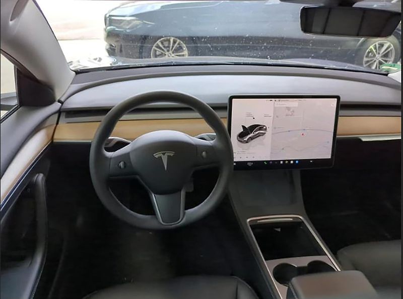 Tesla Model 3 (2022) AMD Ryzen, LFP baterie - fotka 7 z 9