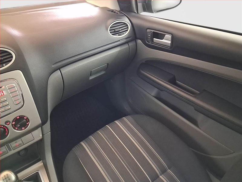 Ford Focus (2009) 1.6 16V, Serv.kniha - fotka 8 z 18