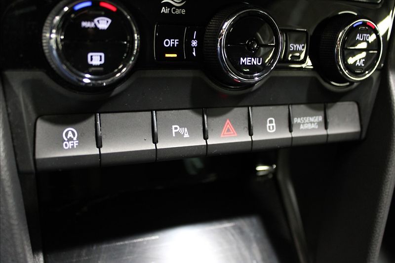 Škoda Karoq 2,0 TDI DSG 4x4 1.majitel CZ - fotka 27 z 34