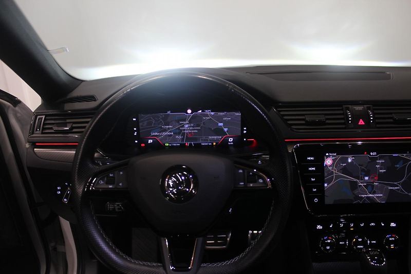Škoda Superb (2020) 2.0TDI DSG SportLine Display - fotka 33 z 35