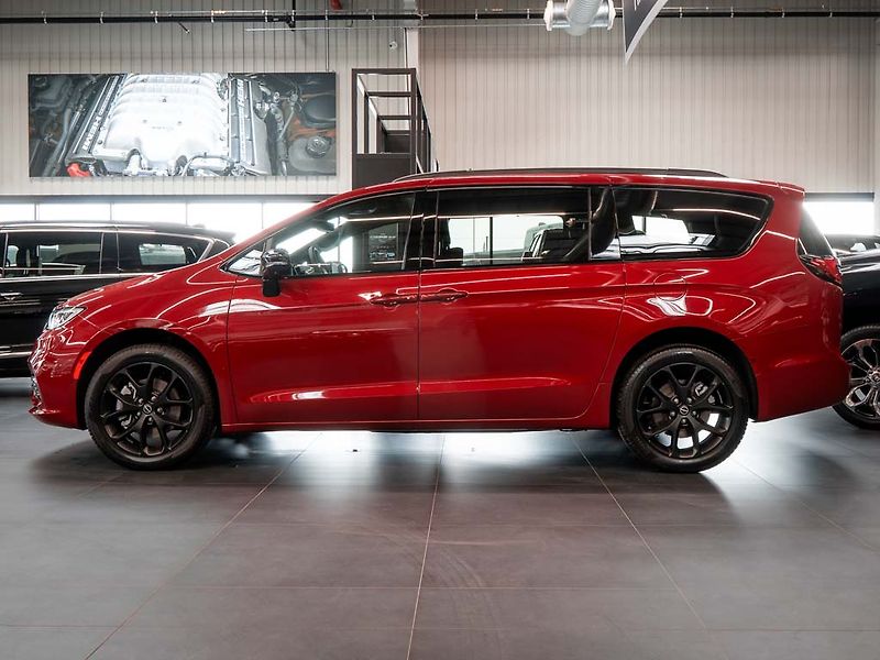 Chrysler Pacifica (2026) 3.6 Select AWD, 360 Cam 2x LCD - fotka 2 z 35