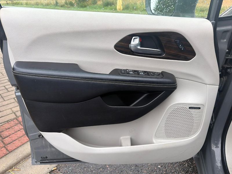 Chrysler Pacifica (2022) 3,6 RU Limited Radar 360 2022  - fotka 14 z 19