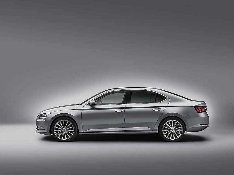 Škoda Superb.
