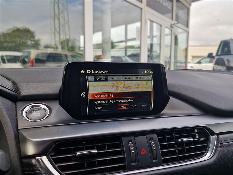 Mazda 6 2,2 D SKYACTIVE, VÝHŘEV NOSIČ - fotka 32 z 42