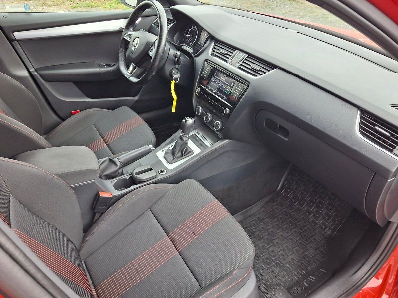 Škoda Octavia (2020) Combi Ambition DSG 1,5TSi 110k - fotka 13 z 31