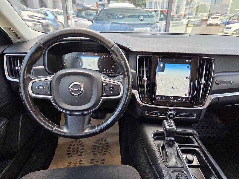 Volvo V90 (2018) D4 2.0 140kW - fotka 15 z 43