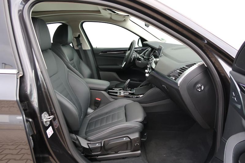 BMW X4 xDrive20d - fotka 11 z 15
