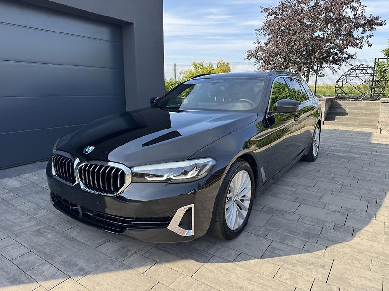 BMW Řada 5 (2023) 520xd, Luxury Line, Panorama - fotka 2 z 48