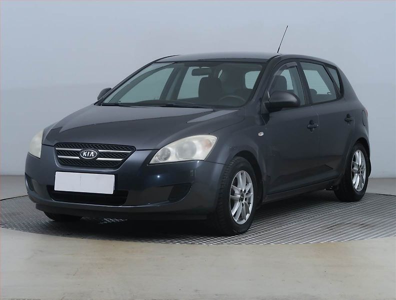 Kia Ceed (2009) 1.6 CVVT, ČR,1.maj, Serv.kniha - fotka 2 z 14