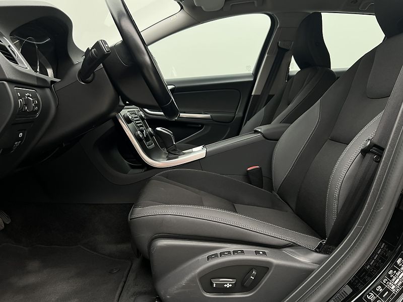 Volvo V60 D3 MOMENTUM AUT  - fotka 3 z 36