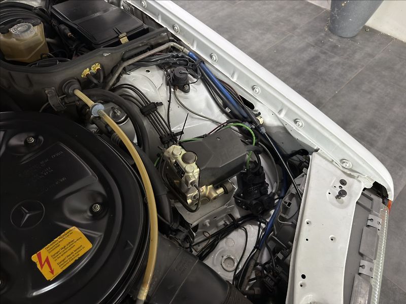 Mercedes-Benz Třídy S 3,0   SE 300 W126 V6 ŠPANĚLSKO - fotka 36 z 37