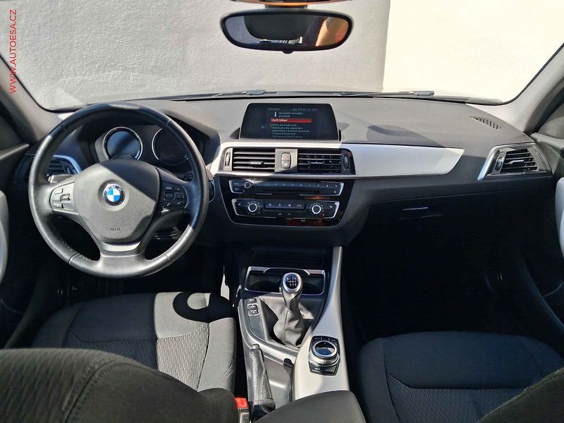 BMW Řada 1 (2017) 2.0i 120i, navi - fotka 8 z 21