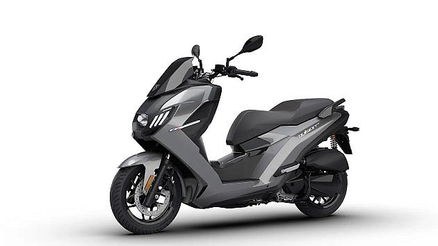 Peugeot Pulsion EVO je nejnovějším vtělením řady kompaktních, ale dospělých a pohodlných skútrů., zdroj: se svolením Peugeot Motocycles