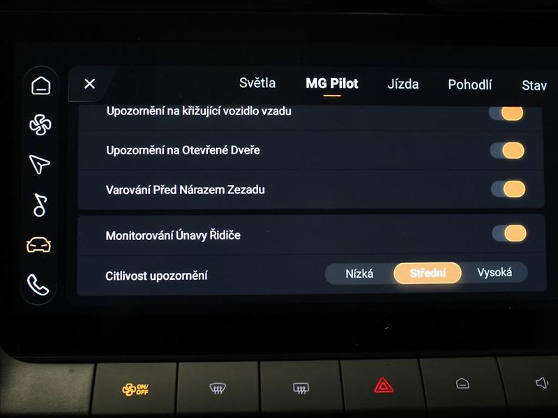 MG ZS 1,5 i 85kW Elegance 18tkm. ČR - fotka 17 z 27