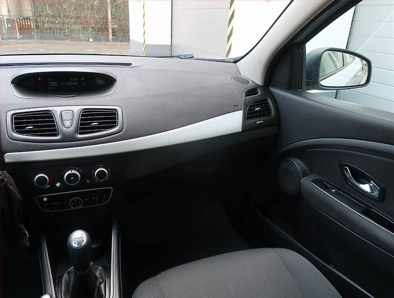 Renault Fluence (2012) 1.6 16V, po STK, servisované - fotka 8 z 17