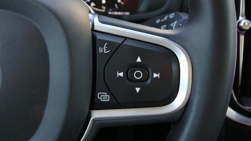 Volvo V60 B5 AWD Momentum Pro - fotka 12 z 23
