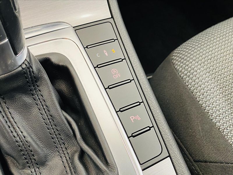 Volkswagen Passat 2,0 TDI DSG 125 kW 4Motion - fotka 21 z 26