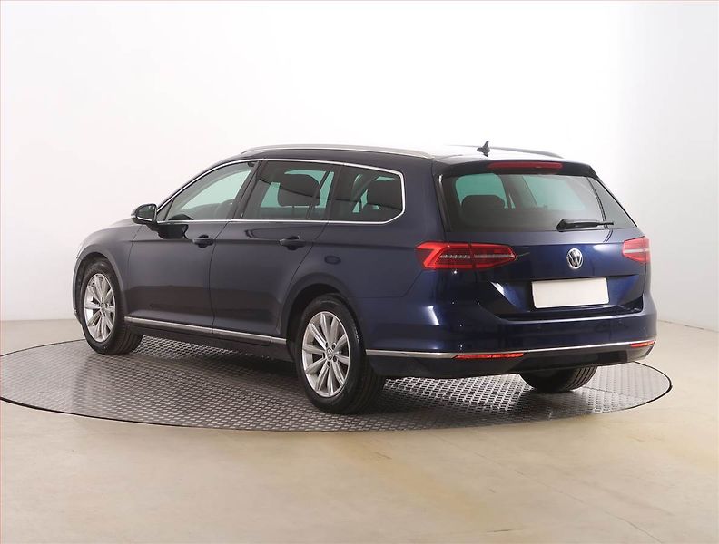 Volkswagen Passat (2019) 2.0 TDI, Kůže, Navi, Tempomat - fotka 4 z 19
