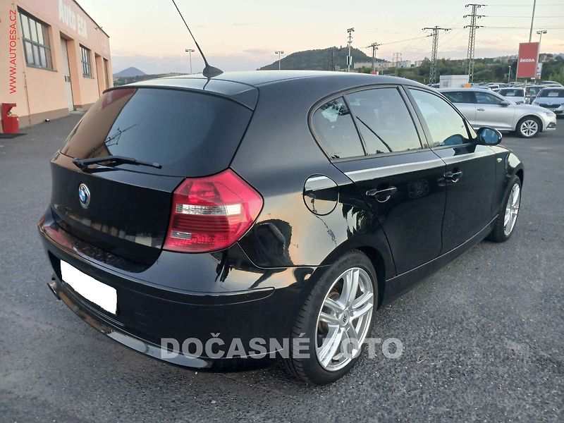 BMW Řada 1 (2008) 2.3d, ČR, xenon, autoAC - fotka 2 z 3
