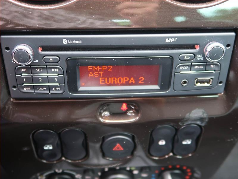 Dacia Duster (2012) 1.6 16V - fotka 12 z 16