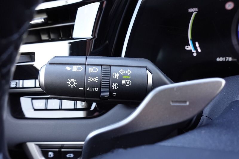 Lexus RX RX450+ PHEV Plug-in hybrid Exe - fotka 31 z 36