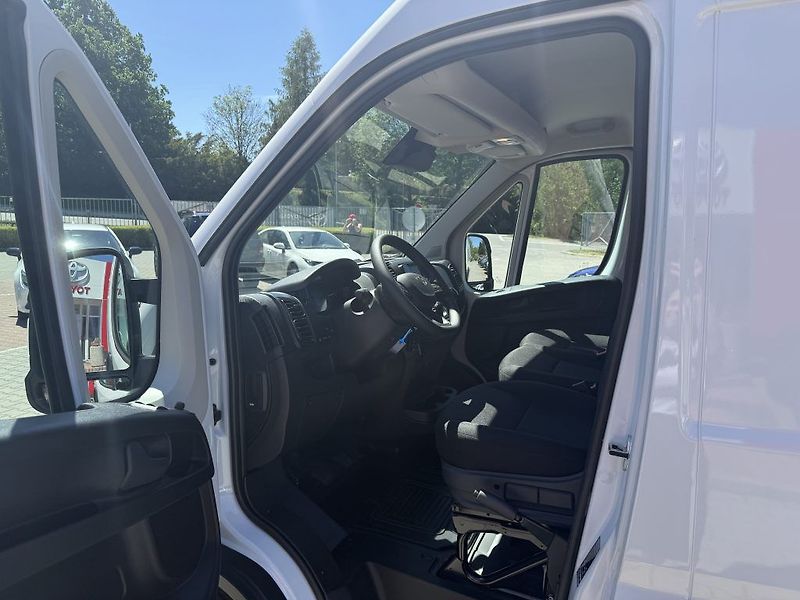 Toyota Proace Max L3H2 4D VAN 2.2 140 6MT Active - fotka 12 z 21