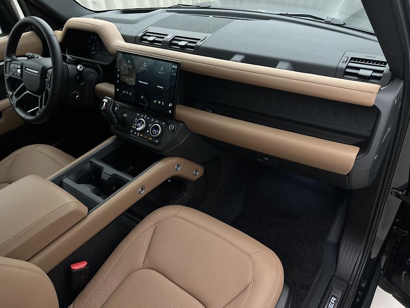 Land Rover Defender 110 D350 X-DYNAMIC HSE 1. maj. - fotka 22 z 50