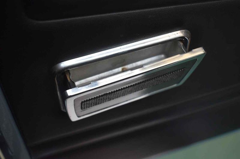 Sedan Škoda 720 je kompletní a provozuschopný