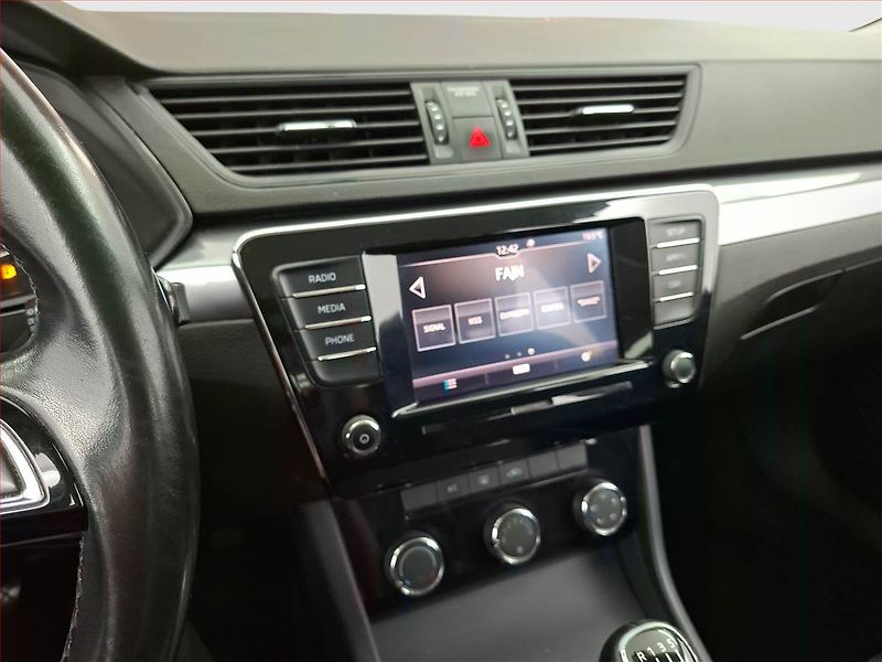 Škoda Superb (2019) 2.0 TDI, Park. senzory - fotka 12 z 15