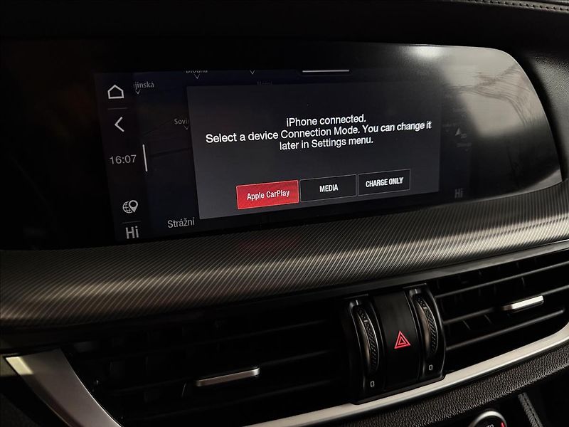 Alfa Romeo Stelvio VELOCE 154kW Q4 PANO H&K R21 - fotka 26 z 42