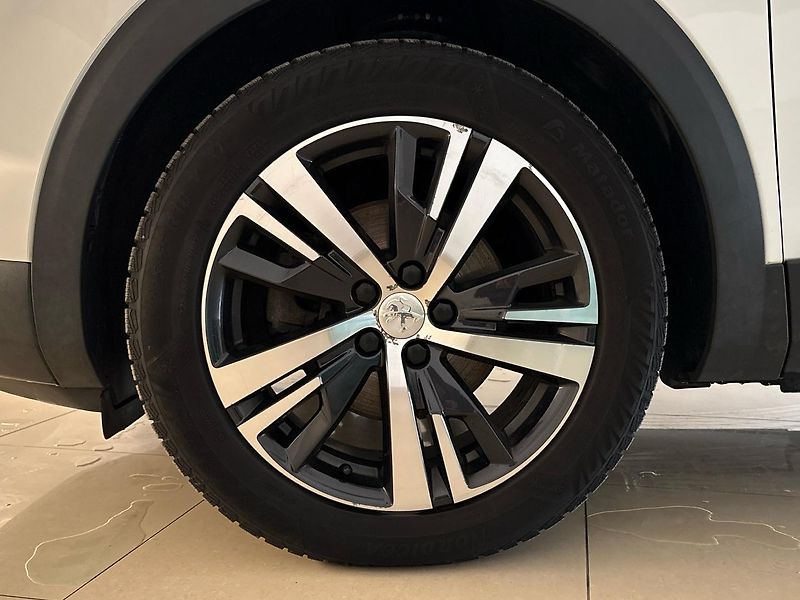 Peugeot 3008 (2018) Allure, 130k MAN6, tažné z. - fotka 7 z 33