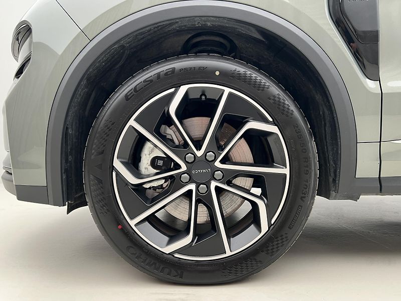 Lynk & Co 01 CORE PHEV AUT CZ 1.maj - fotka 14 z 46